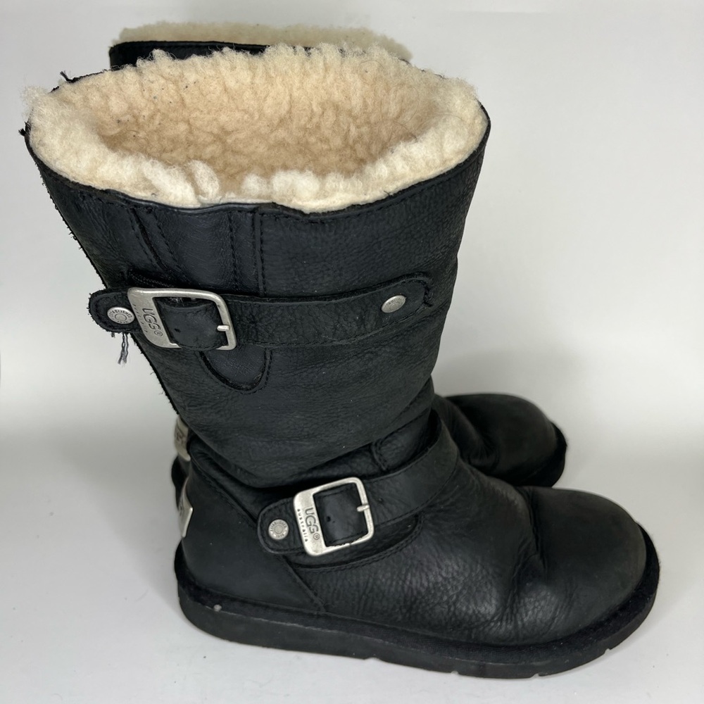 UGG 5678 KensingtonBlack leather Shearling Lined Buckle Moto Boots Women Sz 6